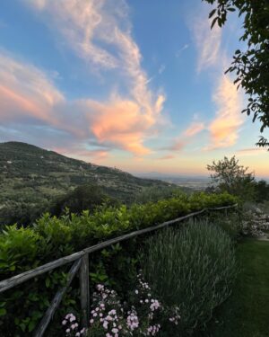 Enuka Okuma Instagram - Warning: lots of vacation photos coming at ya this week! 🇮🇹

Just came back from Italy and I already can’t wait to go back. The food, the wine, the architecture and that gorgeous Italian sky…. 😍