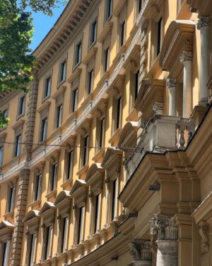 Enuka Okuma Instagram - Warning: lots of vacation photos coming at ya this week! 🇮🇹

Just came back from Italy and I already can’t wait to go back. The food, the wine, the architecture and that gorgeous Italian sky…. 😍