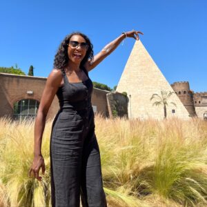 Enuka Okuma Instagram - Boop! 🤪⠀
⠀
Looks like I went to 🇪🇬 but… guess again! If you thought there weren’t any more 🇮🇹 photos coming to your feed you were wrong!