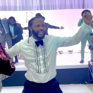 Enyinna Nwigwe Instagram - Throwing it back to #KKTV24 when I thought to quickly serenade the guests at the lobby before the wedding reception proper. 

The slides that follow took us all by surprise, however the #KktvBoys were up to the task. As a descendant of #Mozart 🎹 I had to step away from my classical music head to perform a classic r&b song by #Boys2Men . 🧔🏾‍♂️🚿

Thank you for capturing the moment @oshakb 

@kunleremiofficial my invoice is in the mail. 📬

#Weddings 🎊