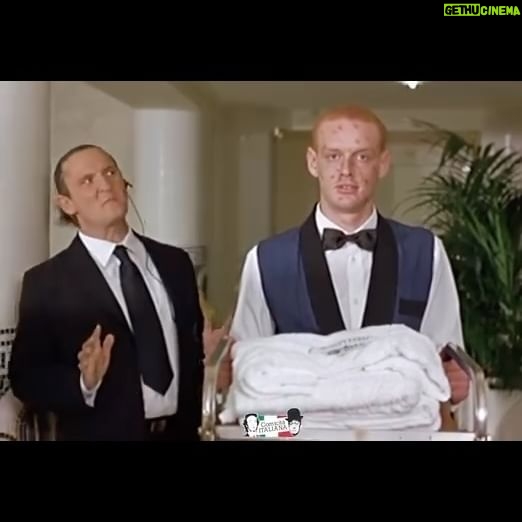 Enzo Salvi - 4.3K Likes - “Stai tranquillo, non aver paura, ti proteggo io !” Intramontabile😂 @comicita_italiana_ #bodyguard #risate #film