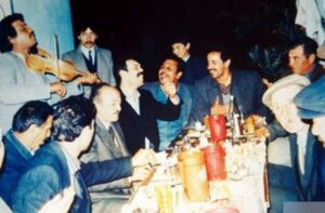 Ercan Kesal Instagram - 1984 Keskin...Dr.Ercan Kesal ve Keskinliler...”İp attım ucu kaldı’’ mı acaba?#ercankesal #kırıkkalekeskin #istanbul @eefekoc