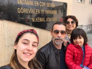 Erdal Beşikçioğlu Instagram - Ailece oyumuzu kullandık. Hayırlısı olur inşllh