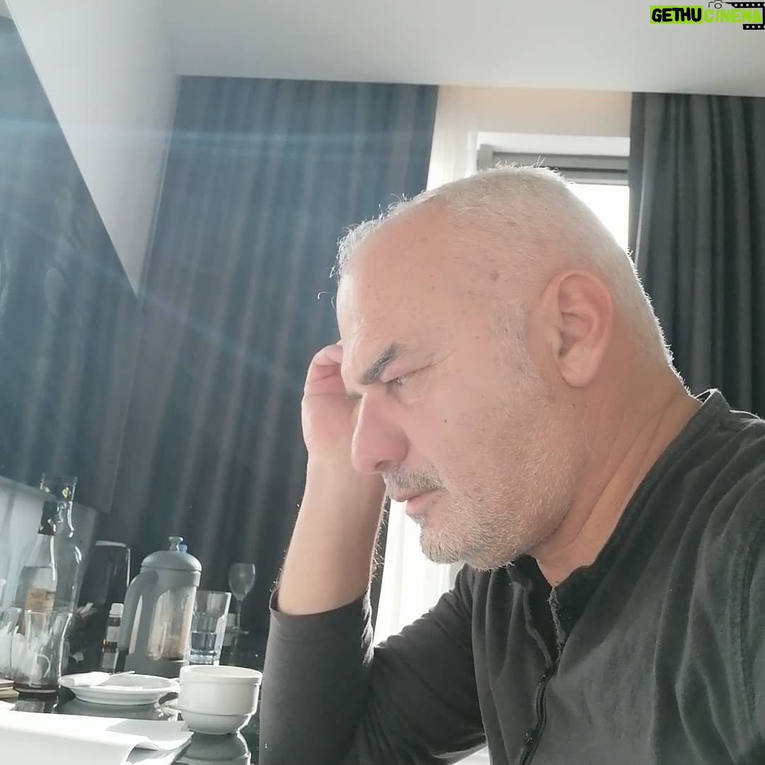 Erdal Cindoruk - 3.6K Likes - 4 sayfalık sahne var birazdan.. Tutuştum.... :))) @gonuldagitrt @trt1