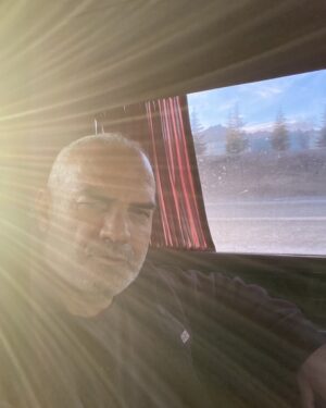 Erdal Cindoruk Instagram - Arabada camdan vuran güneş böyle yaptı, ben bişey yapmadım valla…;)))
