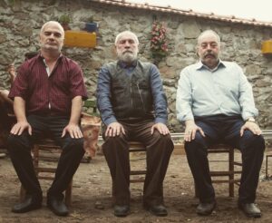 Erdal Cindoruk Instagram - Biz Babamızın yanında Asker gibi dururduk valla... @adusenkalkar @yavuz.sepetci