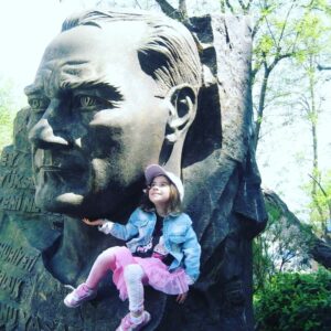 Erdal Cindoruk Instagram - 30 Ağustos Zafer bayramımız kutlu olsun. Daima izinde…;))) bu arada kızım Kumru