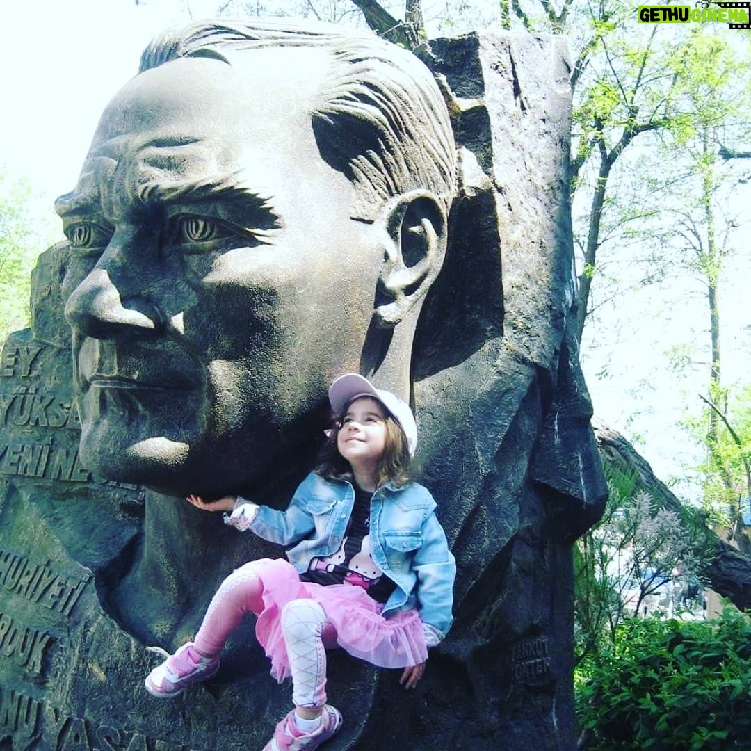 Erdal Cindoruk - 2.3K Likes - 30 Ağustos Zafer bayramımız kutlu olsun. Daima izinde…;))) bu arada kızım Kumru
