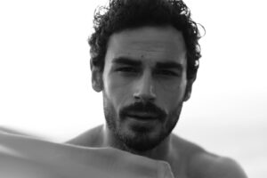 Erdem Kaynarca Instagram - Gri