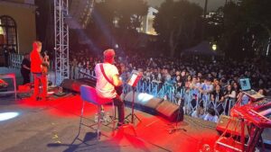 Erdem Yener Instagram - Dün akşam @gslfest ‘te sevgili Tolga Akyıldız’ı andık. Gripin ailesi, İrem ve Fatih’le güzel bi anımız daha oldu. Nur içinde yat Tolga. @gripinonline @muraz @namoglubirol @iremozbey