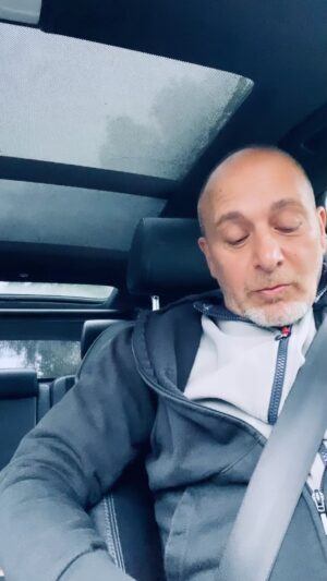Erdoğan Atalay Instagram - Happy Sunday 😄 …erdogan😎 #auto #motor @teamcobraeleven #cobraeleven_erdogan #lernen