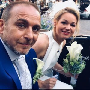 Erdoğan Atalay Instagram - Meiner geliebten wundervollen  Frau alles Gute zu unserem Hochzeitstag ❤️💍🌹#weddingday #hochzeitstag #family  @katjaohneck
