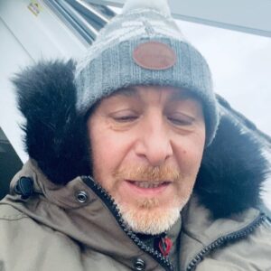 Erdoğan Atalay Instagram - Frohe Weihnachtszeit euch allen !! 😭😭😭…… Grüße….. erdogan 😎
Ich wünschte mir das dieses Virus 🦠 für einen kurzen Moment Gestallt annehmen würde , dann würde ich es 😡🤬👊………… 
#corona #weihnachten