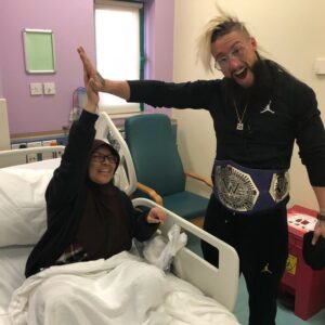 Eric Arndt Instagram - I met a lot of amazing people with The Make a Wish Foundation at the Children’s hospital in Abu Dhabi today, but one precious little girl named Toqua stole my ❤️... and my title!! 🤗 cute as a button, she is most definitely the realest kid in the room! #HowYouDoin!? Better now that I met you kid ✊🏼