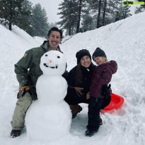 Eric Balfour Instagram - Coconut was already snuggling back in the car when we took this photo but, man!!! What an awesome adventure. Everyone told us we were crazy, that we'd never get through, but we persevered and it was so worth it! Oli's first time in the snow and he loved it! So grateful for all the amazing people in my life, both as an actor and our @electricandrose team who make having moments like this in our life possible. #happynewyear #Dadlife #snowday

FULL DISCLOSURE: We did not make this snowman. Oli's friend's older sister made it. 🔥