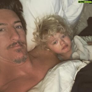 Eric Balfour Instagram - Straight chillin. Goodnight fam. 🌙