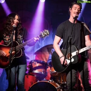Eric Balfour Instagram - If you haven't finished watching @countrycomfortnetflix then tonight's the night! Stream the whole season and help us get a season 2! #countrycomfortnetflix