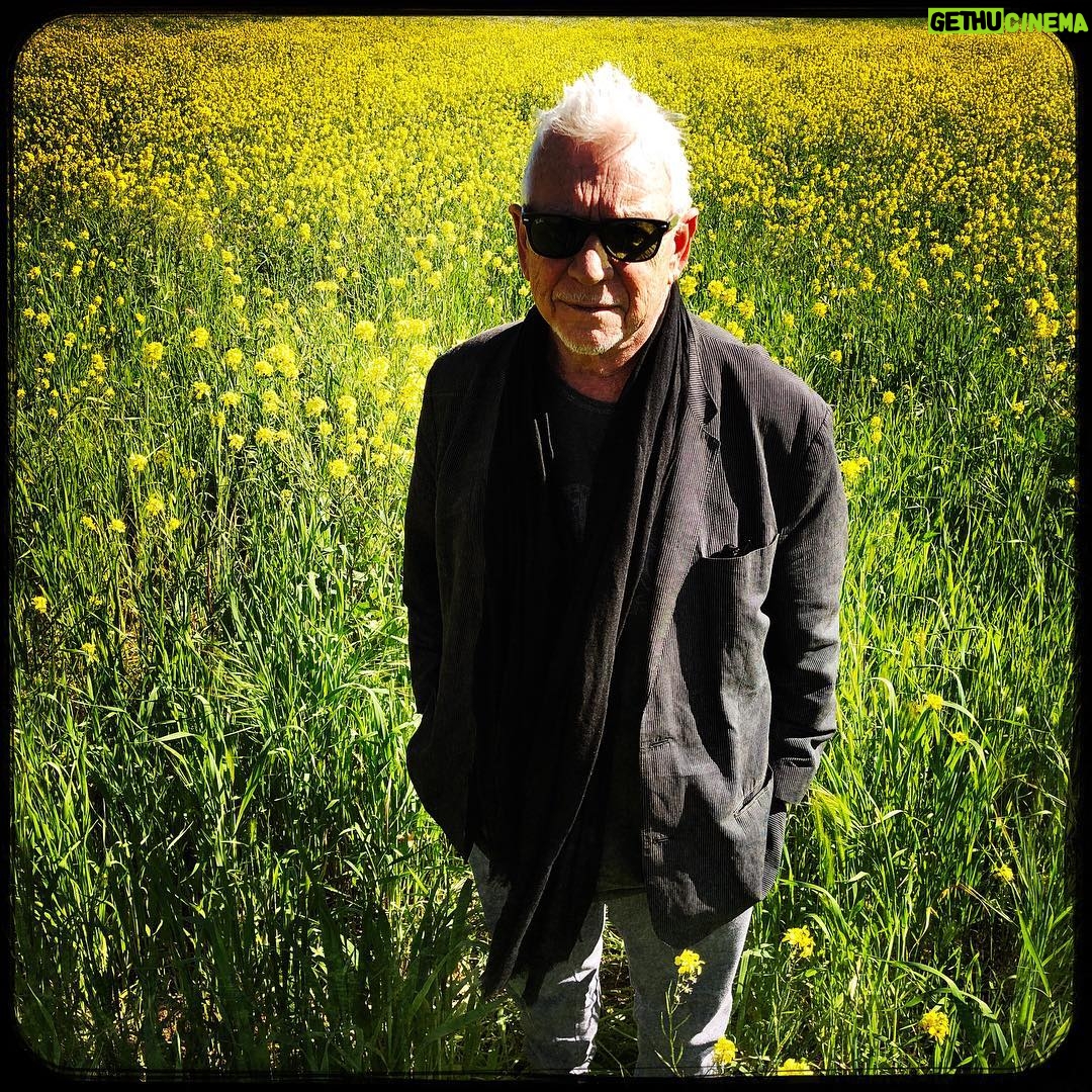 Eric Burdon - 0.9K Likes - There is no planet b. People have the power to change and prevent. Mother earth is waiting for you… Help the future of our planet 🌎 🌺 🌎
#motherearth
#memphisslim
#earthday
#iphonex 📷 credit @marianna_burdon
