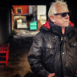 Eric Burdon Instagram - ... on a rainy Monday afternoon the animal became an alley cat .... .
.
.#walkingintherain #ericburdon #theanimals 📷credit@marianna_burdon #iphonex #ojai #calirain