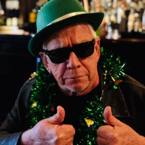 Eric Burdon Instagram - ‘tis the wearing of the green...
•
•
•
•
•
•
#saintpatricksday #santabarbara #california 📷 credit @marianna_burdon
#iphonex