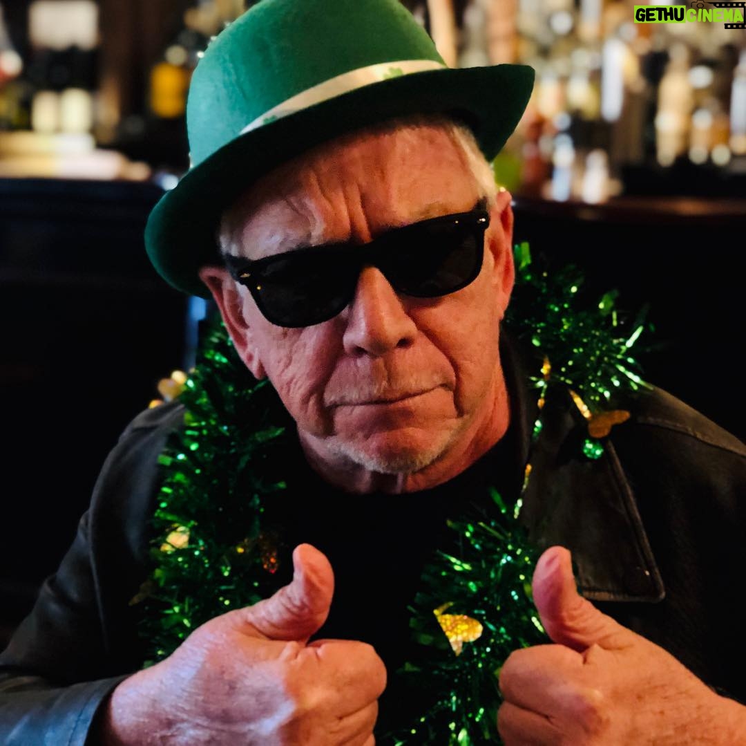Eric Burdon - 780 Likes - ‘tis the wearing of the green...
•
•
•
•
•
•
#saintpatricksday #santabarbara #california 📷 credit @marianna_burdon
#iphonex