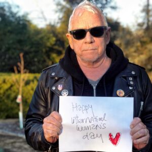 Eric Burdon Instagram - ...there were the long ones, the tall ones, the short ones, the brown ones, the
black ones, the round ones, the big ones, the crazy ones... To all of you ladies, “Spill the Wine” and Happy #internationalwomensday...