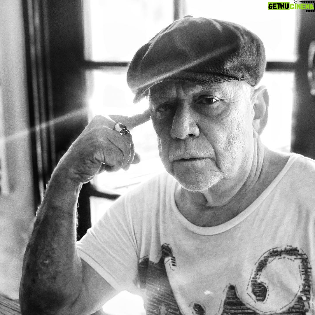 Eric Burdon - 778 Likes - Good #coffee rancid ambience! #wegottagetoutofthisplace