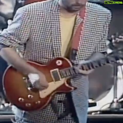 Eric Clapton - 39.9K Likes - Eric performing āWhile My Guitar Gently Weepsā with George Harrison, Ringo Starr, and Mark King.