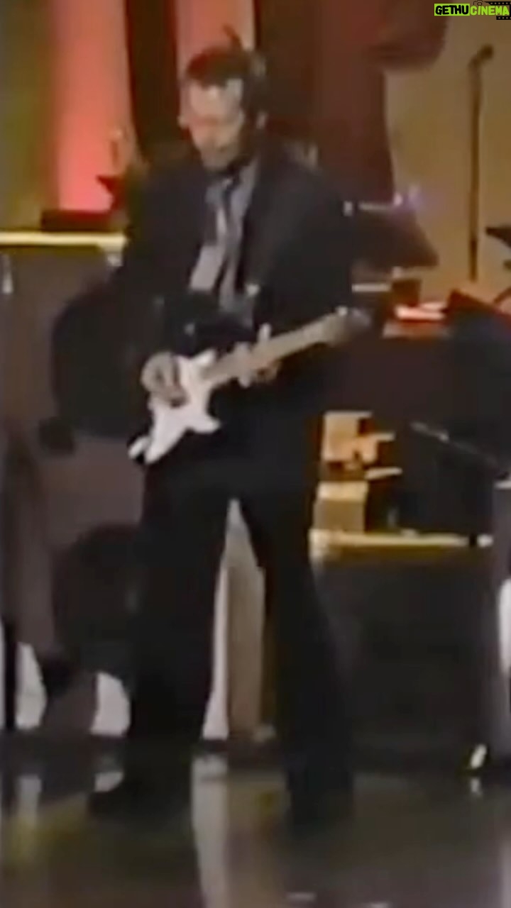 Eric Clapton - 17.4K Likes - Lenny Kravitz & Eric Clapton perform āAll Along The Watchtowerā for Concert of the Century at The White House in Washington DC (1999)