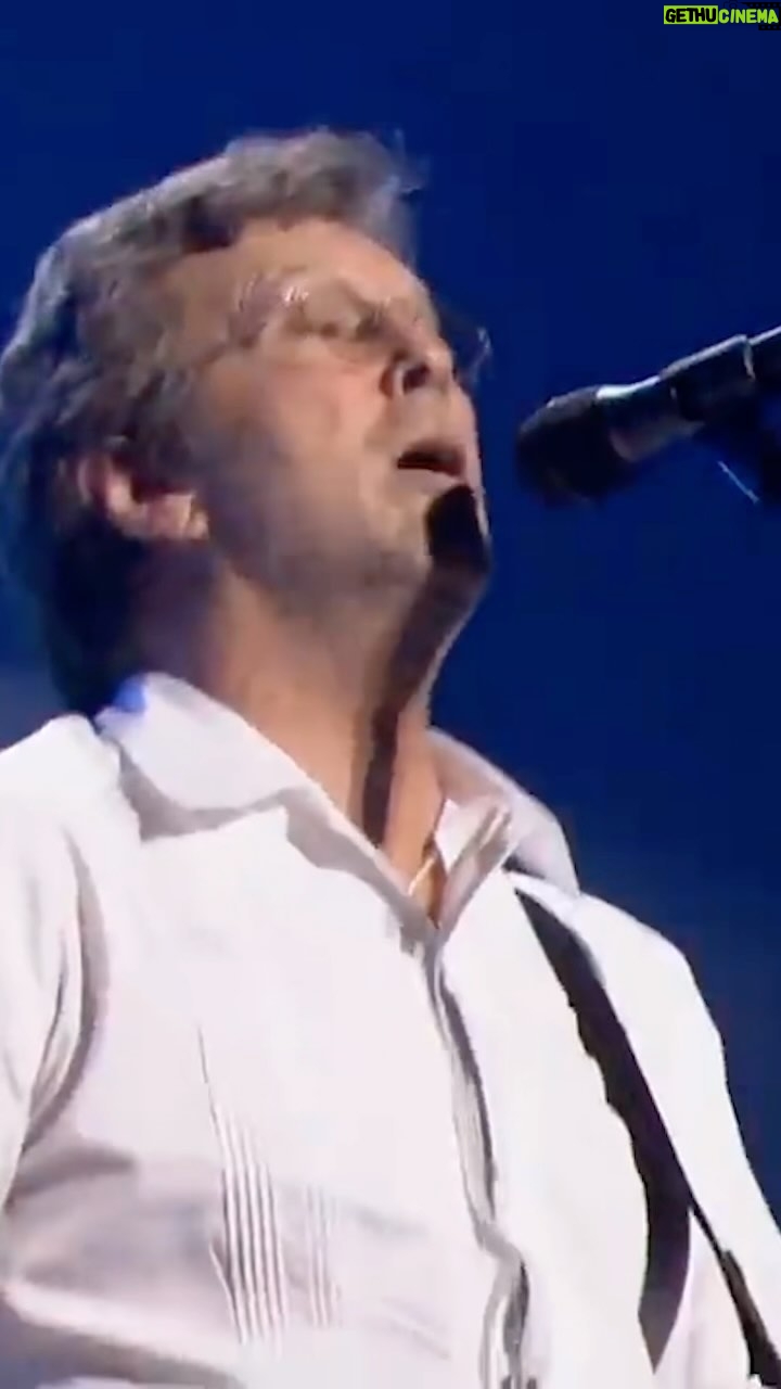 Eric Clapton - 27.6K Likes - Clapton performing āLaylaā live in Japan circa 2009.