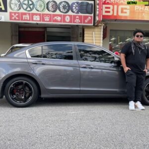 Eric Fuzi Instagram - Salam,saya nak convert Accordana saya jadi look macam dalam gambar last tu.. sekali dengan repair bumper barai depan tu. Kalau sapa2 ada garage yang boleh bikin, meh DM bukak quotation.

#carwrapping #pimpmyride #modifiedcars