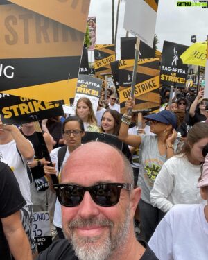 Eric Lange Instagram - This is what #Solidarity looks like! Amazing turnout and vibes at the @sagaftra rally today at Paramount. This was a much needed boost in what has become a vacuum of these “negotiations.” This strike is incredibly hard to weather, but putting us all out there on the streets together has only served to reinforce the love I have for all of my brothers and sisters in this crazy circus life. #StayStrong