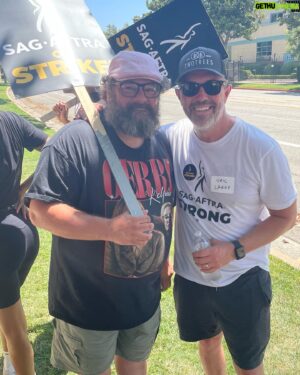 Eric Lange Instagram - You never know who you’re gonna see on the picket lines. Old friends, new friends. Another highlight of the day, running to my pal, @bibbymoynihan ! #SAGAFTRAstrike