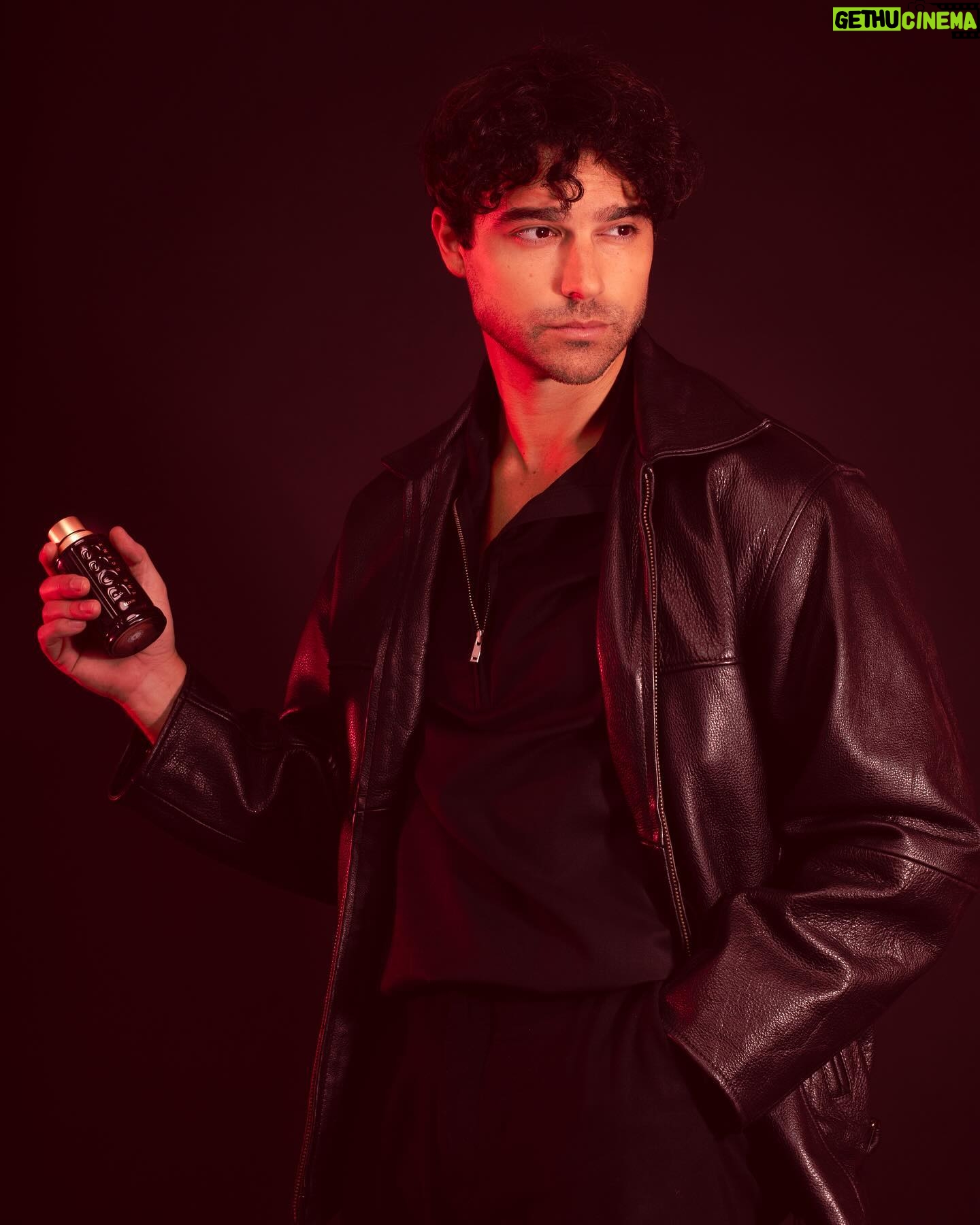 Eric Saade - 5.5K Likes - This week is all about love and @BOSS The Scent Elexir gets me in the mood. A mix of red hot pimentos and sandalwood creates a perfect scent for an evening filled with love. #bossthescent #BeYourOwnBoss @kicks.se