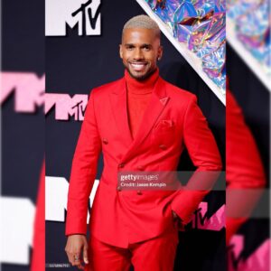 Eric West Instagram - The @mtv @vmas last night! Can't believe I made it to the
@vanityfair @usweekly @gqaustralia best dressed lists! Honored!!!

Funny story about this look.... My original red carpet look didn't arrive in time, so I had 20 minutes to get dressed for the red carpet
and wear something I didn't plan on wearing again! But it all worked out! 

Photos: @gettyimages / @iamjmccarthy / @jasonkempin / @dimitrioskphoto / @mlcoppola / @johnnynunez 
Video: @joeyharrisinc 👑