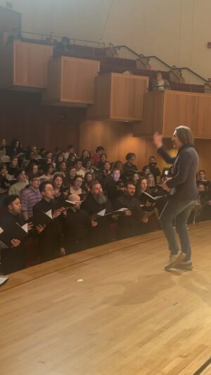 Eric Whitacre Instagram - Sing Gently in Louisville. I gave a masterclass today with 17 area high school choirs, @louisvillechamberchoir and UofL Chorale singers. Such beautiful singing from these extraordinary young people!