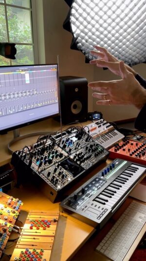 Eric Whitacre Instagram - I’m conducting my synths! This was the first experiment for a new piece I’m writing for choir and electronics — I can modulate the sound by moving my hands closer to the antenna. Huge thank you to my friend and mentor @lesjamusic for helping me solve this (and a myriad of other synth stuff).

For my fellow modular nerds, this is just the @doepfer_musikelektronik A-178 sending signal to the @instruomodular Arbhar scan CV, which is in Omega mode (so all six buffers get scanned).