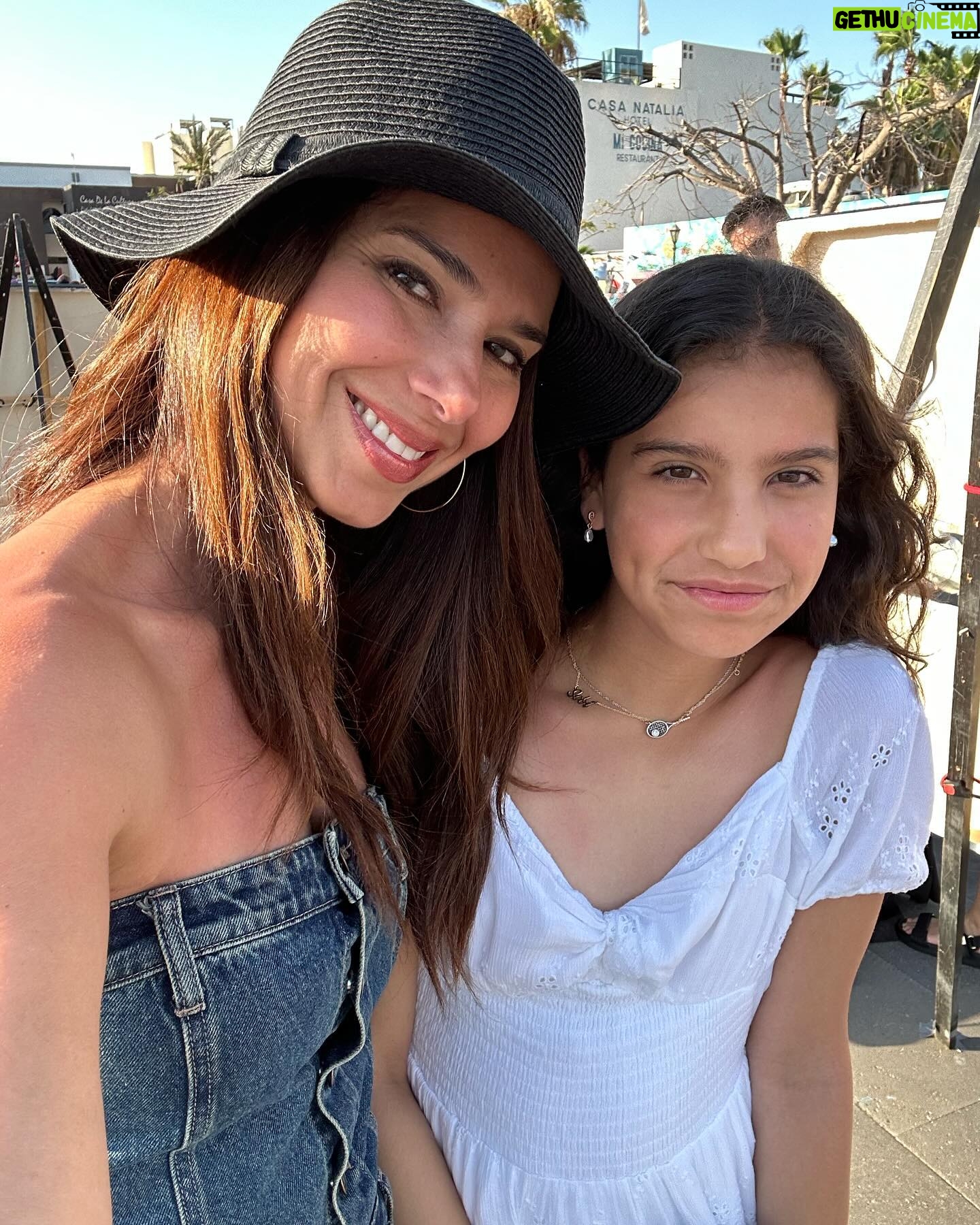 Eric Winter - 125.9K Likes - With my Chu @ebwinter , @sebitennis Dylan Gabriel and best friends @kellyleonardi @jazleonardi Luca and Olive life is more beautiful 🫶🫶
Que bonitas estas vacaciones! Much needed!
Ya pronto a trabajar 🇵🇷🙌