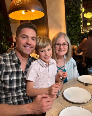 Eric Winter Instagram - Hope all those amazing mommy’s around the world had a special and beautiful day!  So grateful to be surrounded with my beautiful family and close friends that we treasure so much!

Un día de Madres hermoso junto a mi Sebella y Dylan, mis amores y mayor logro en la vida.  Agradecida Dios cada segundo por darme la oportunidad de ser madre…

Loved spending it with @ebwinter @therealkimk_la @sebitennis Dylan @gwenwinter Ranya, Danny, Brodie, Emily