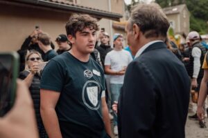 Éric Zemmour Instagram - Après mon meeting de Valence, j’ai voulu passer à Crépol pour honorer la mémoire de Thomas. 

Ce soir, les jeunes se retrouvent à la fête du village. La vie reprend, mais ils n’oublieront jamais leur ami.
 
Les médias diront récupération. Les jeunes de Crépol m’ont dit merci.
