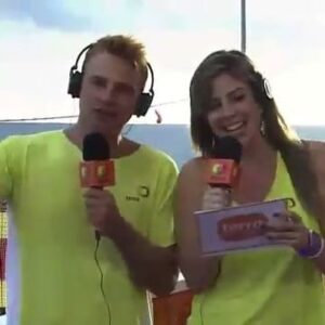 Érica Saraiva Instagram - Ao que tudo indica, o Carnaval de Salvador vai se despedir do Circuito Dodô em 2023. Tentaram fazer isso já neste ano, deslocando o circuito para a Boca do Rio. Polêmicas à parte, seria uma loucura fazer isso assim às pressas, e injusto com aqueles que querem fazer desta despedida, um ritual. Eu sou uma delas.

Esta matéria produzida pelo amigo @celsobandarra mostra os detalhes da cobertura do Portal Terra no ápice de suas transmissões em Salvador. O último ano sequencial com apresentadores foi o maior de todos e histórico. Parece que advinhávamos... Pela primeira vez, tivemos um camarote VIP, pois sempre fazíamos uma extensão com outros, foi o maior número de câmeras, de profissionais envolvidos, de plataformas, de alcance, inclusive em dois idiomas, e foi quando recebemos a deusa @sharonstone.

Ah, Dodô... temos história! Quanta coisa juntos nestes 10 anos de transmissões ao vivo neste circuito: 1 na estreia na @bandbahia (@bandfolia), 8 anos no Portal Terra (@terrabrasil / @terratv), sendo 7 seguidos, e 2 no @youtubebrasil. Já flagrei tanta coisa dali que vocês não acreditariam, rs. 😂 Já aprontei muito também, rs! Muitas coisas engraçadas nas transmissões e nos bastidores, micos, improvisações... Fui testemunha de muitos momentos especiais dos artistas, do folião... E vivi, eu mesma, muitas coisas especiais e inesquecíveis!

Só tenho a agradecer… a tudo isso, a todos os artistas sempre tão carinhosos comigo, aos meus superiores que sempre confiaram em mim, e me proporcionaram essas oportunidades ÚNICAS. Tenho plena consciência da história que fizemos no Terra! Queria poder marcar todas as pessoas da Bahia e de São Paulo. Neste vídeo, tem também o cinegrafista Bonfim, que depois veio a trabalhar comigo na Record, e que não está mais entre nós. 🙏

E vocês? Estão prontos para a despedida? #TBT