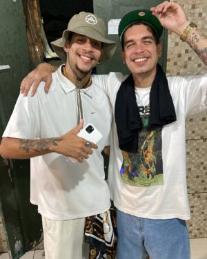 Érica Saraiva Instagram - O melhor da noite desta sexta-feira (7) na Batalha de Rimas que abriu o show de estreia da carreira solo de @sainktt em Salvador passando pela sua timeline…

Parabéns, @gustavoazeh! 🥇 Super merecido, e quem selecionou foi o público que compareceu em peso para prestigiar a batalha e testemunhar a estreia do Mr. Slow Flow! 🔥 Em breve publicaremos sua participação no show, privilégio oferecido por @sainktt ao vencedor!

1️⃣ Sain e Gustavo Azêh
2️⃣ Sain e Azêh alinhando a participação no show
3️⃣ Azêh e @coscantine @3roundoficial

#rapnacional #kttzootour #sainkttzoo #hiphopcarioca
