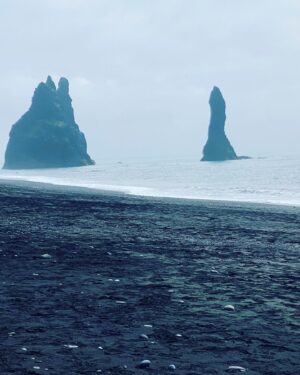 Erica Shaffer Instagram - We spent the day in the beautiful South Coast of Iceland 🇮🇸 ❤️✨#iceland #icelandnature #icelandroadtrip ☀️