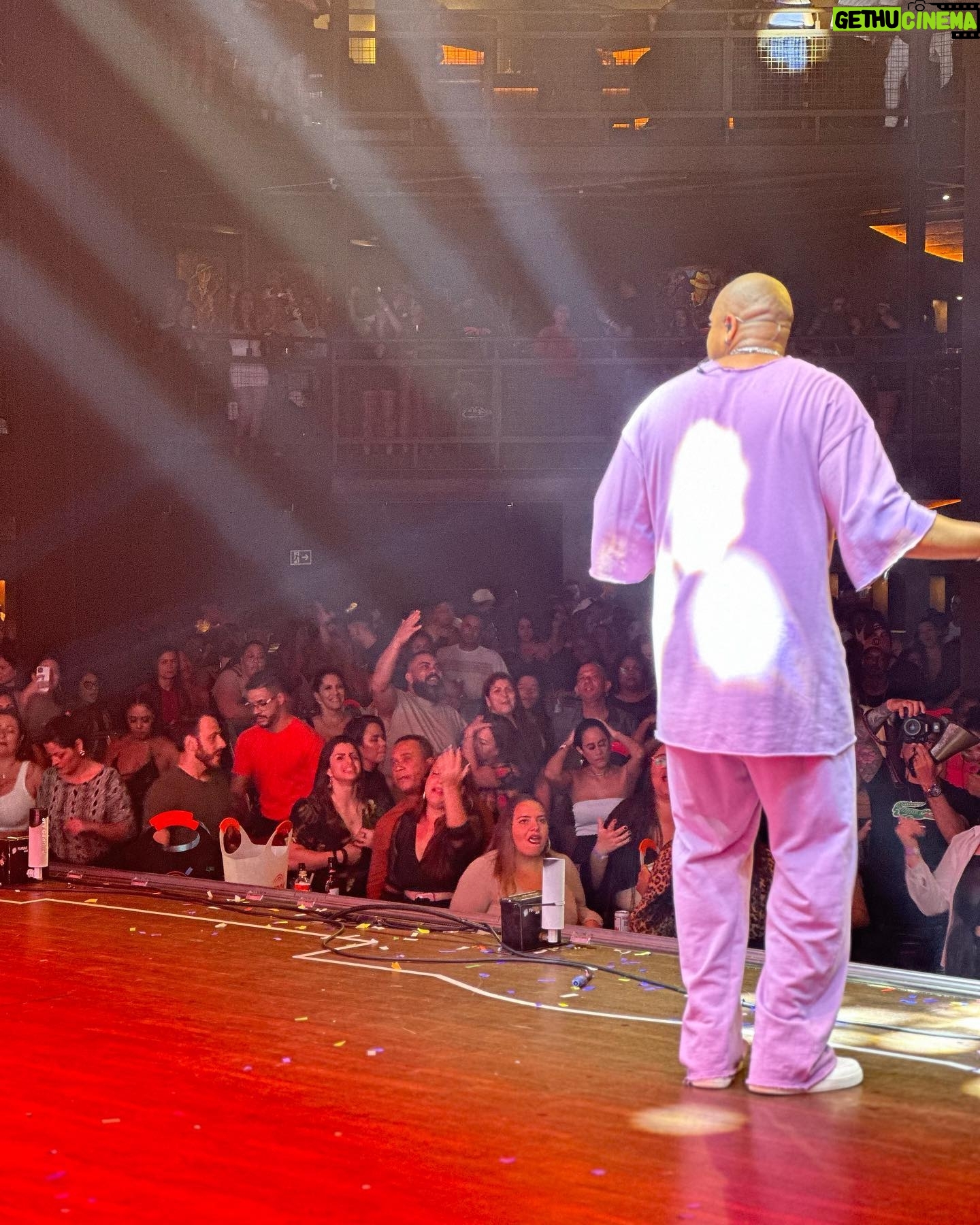 Erick Jordan - 4K Likes - Que Momento !!
Ontem tive a honra de voltar ao palco do @terrasp_ … Foi um Show incrível , Ja vivi momentos inesquecíveis nesse palco … ontem Dividimos o palco com a Voz mais bonita do Brasil @belo ❤️Bom te ver e Obrigado pelo papo que tivemos ! Sou seu fã !
Obrigado a Todos Amigos que foram ontem e Todos que ficaram até o Fim e curtiram nosso show !! Vamo que vamo !!! Jaja tem mais #OlhaoTrem