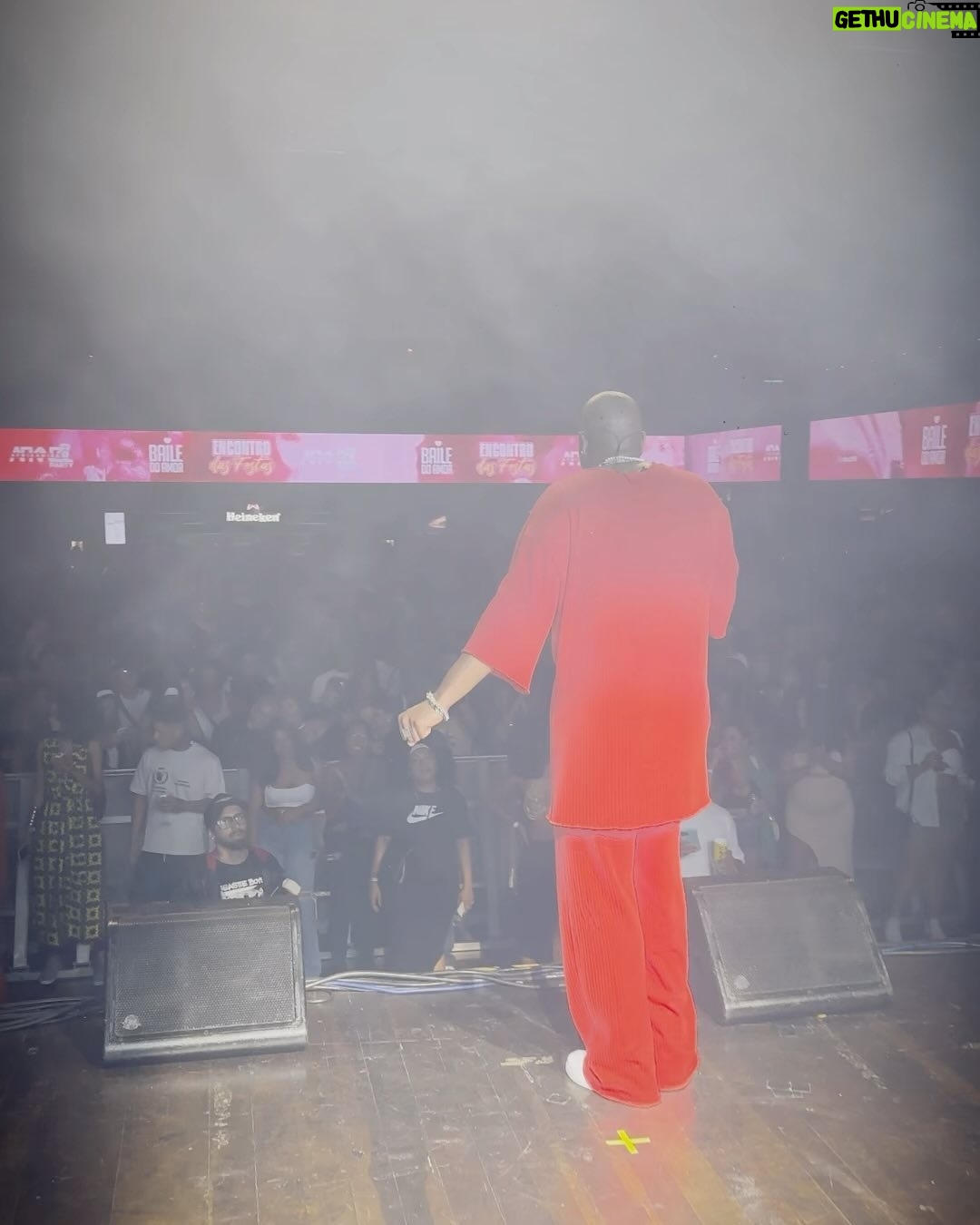 Erick Jordan - 1.1K Likes - Que Show incrível ontem na @audio , esse lugar maravilhoso que já vivi grandes momentos .. Mas ontem fazer meu show foi Muito especial pra mim 🥹🫶🏾 …
Obrigado ! Encontro das festas, pelo convite 👊🏾✨… @bailedoamor @africanizeparty @africanizeoficial …
Seguimos … 👀🚂