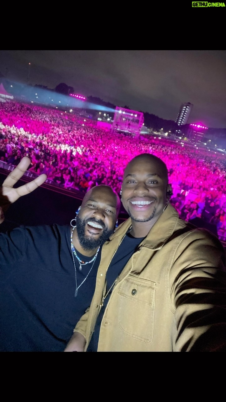 Erick Jordan - 1.3K Likes - HOJE é o dia do meu Tiozinho…. 4.2 @dann_music ..
PARABÉNS MANIN 🎉🤩🥳🎂
Que Deus Abençoe você sempre ..
São só 10 Anos de Amizade rs …
De muita Irmandade e Verdade 👊🏾
São tantos momentos
Sem dúvidas …Uma das melhores pessoas que já conheci , um coração imenso , quem te conhece sabe o quanto vc é Incrível ..
Confesso que esta sendo difícil , me acostumar a subir no palco, sem você é estranho… São tantos Anos né ? Queria estar aí pra te dar um Abraço … Mas Jaja a gente tá Junto ! Quer dizer … Tamo Junto Pra Sempre ! Jaja a gente se vê 🫶🏾Aproveite seu Dia… Desejo TUDO de Melhor na sua Vida … Te Amo Irmão ❤️🥹 #Tiozinho 👴🏾 Jor’Dann 👶🏽 🥂🍻