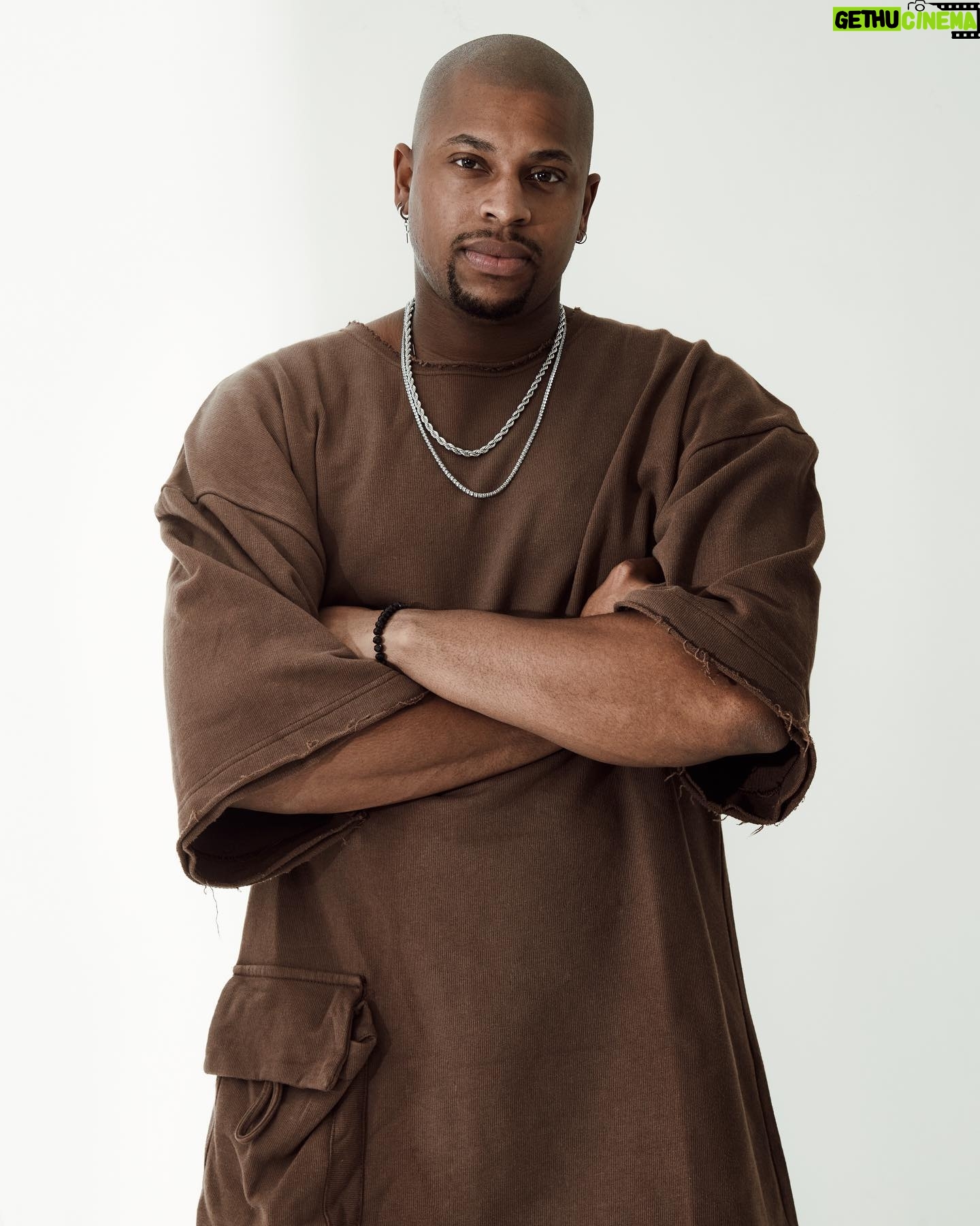 Erick Jordan - 2.2K Likes - Dia dos namorados 🤨/ Dia dos solteiros 😎 Qual seu time!?
Passando pra desejar um feliz dia dos solteiros para vocês! 😂
Onde é o pagode!?