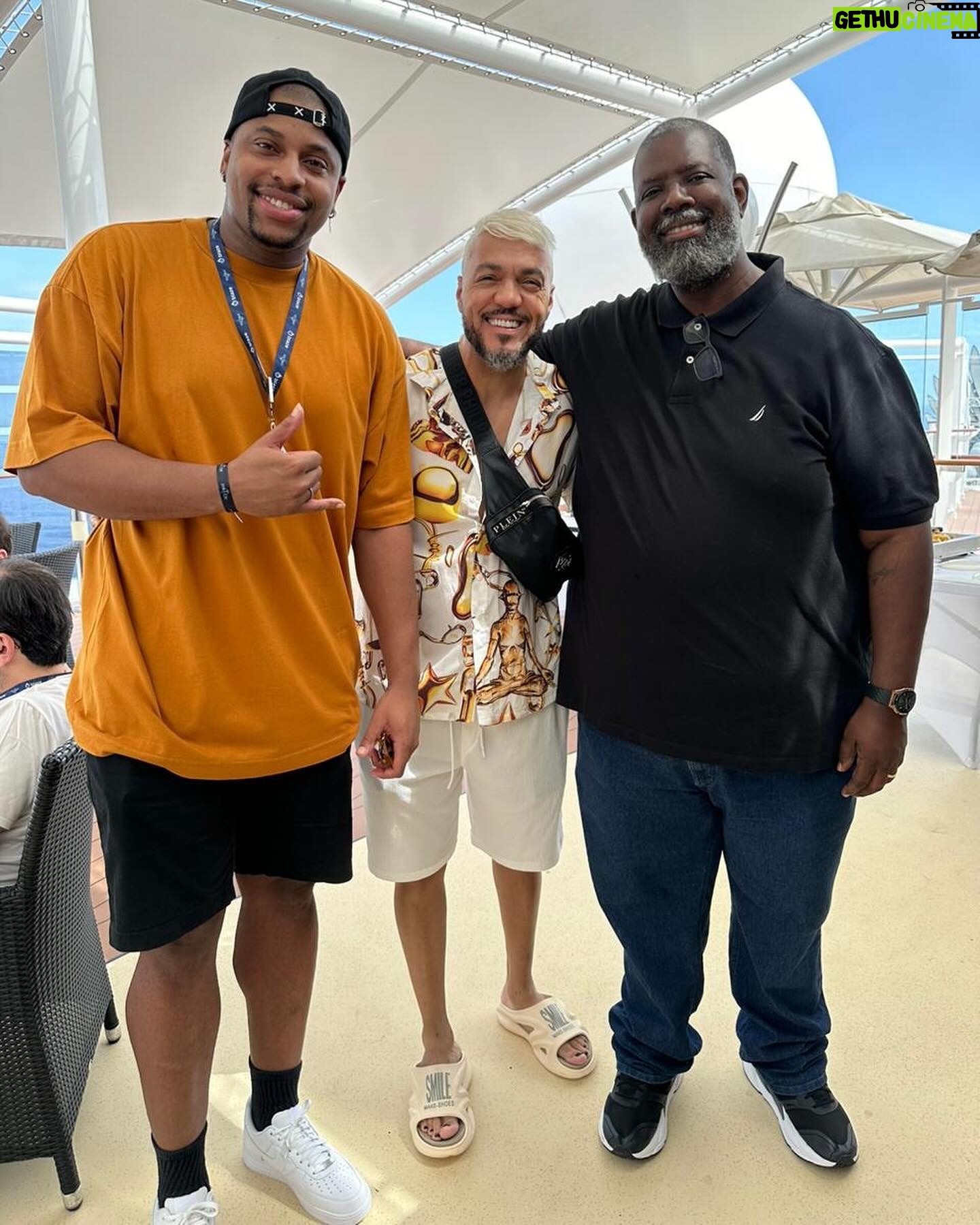 Erick Jordan - 15.8K Likes - #DUMP de 🛳️⚓️ @neyemaltomar que festa incrível irmão, acompanhem os stories que ainda tem muito mais 🔥🎵
#erickjordan #pagode #neyemaltomar #neymar #samba
