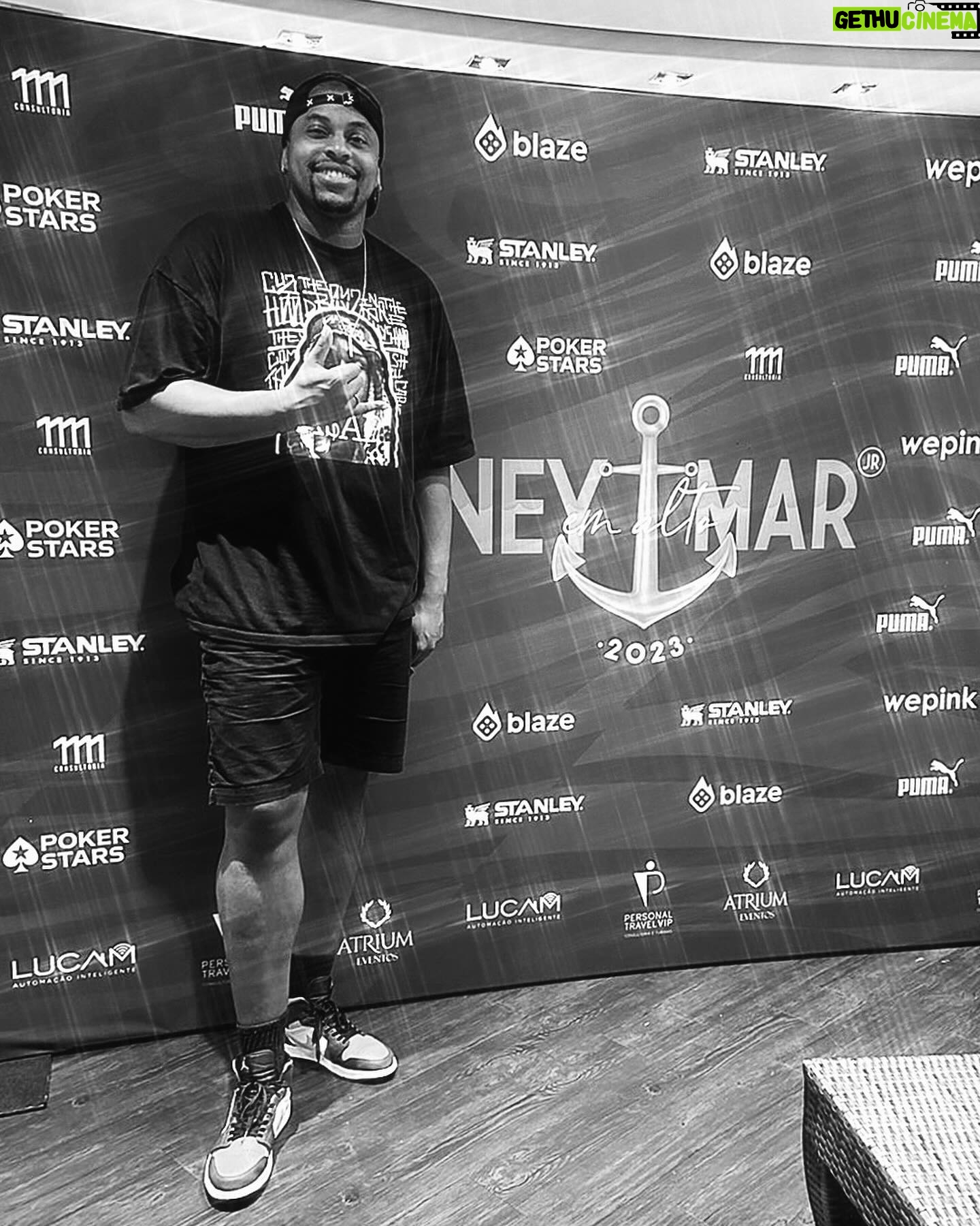 Erick Jordan - 4K Likes - Já estamos a bordo 🛳️ ⚓️
Nos próximos dias o pagode por aqui é garantido! @neyemaltomar 💙
#erickjordan #pagode #neyemaltomar #neymar #samba