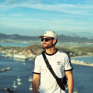 Erik Díaz Instagram - ¡Que bello eres Mazatlán!⚓

•Jugando y haciendo amigos en la playa, saludos al buen Reydavid (fotaza de @primusjaime)

•Se logró subir al faro
•La vista es impresionante 
•Centro de Maza
•La ciudad llena de vida 
•Cena y reencuentro con los primos @josemigueldiazl
@guillermodiaz640 
•Atardecer en el malecón 

¡Gracias primo @guillermodiaz640 por recibirnos y abrinos las puertas de tu hogar!